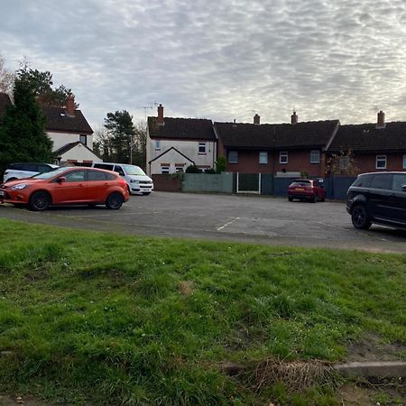 A Spacious Double Bed Studio Stoke-on-Trent Εξωτερικό φωτογραφία