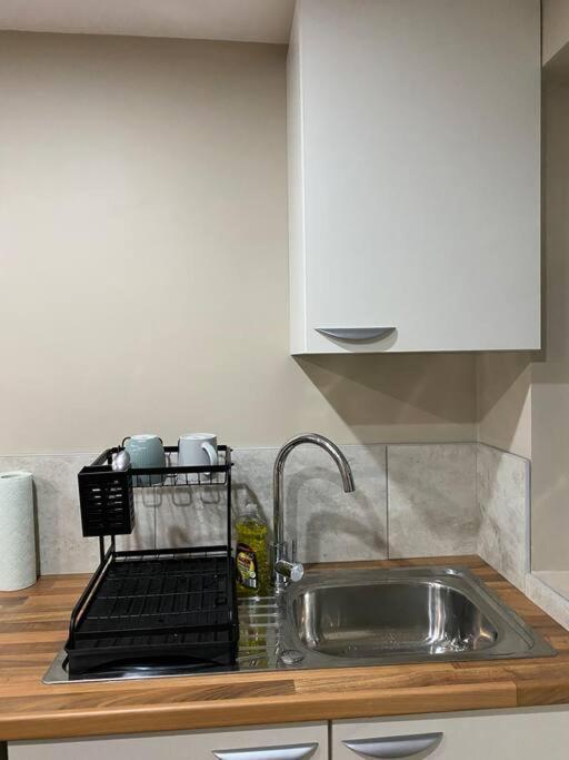 A Spacious Double Bed Studio Stoke-on-Trent Εξωτερικό φωτογραφία