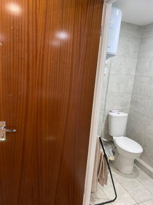 A Spacious Double Bed Studio Stoke-on-Trent Εξωτερικό φωτογραφία