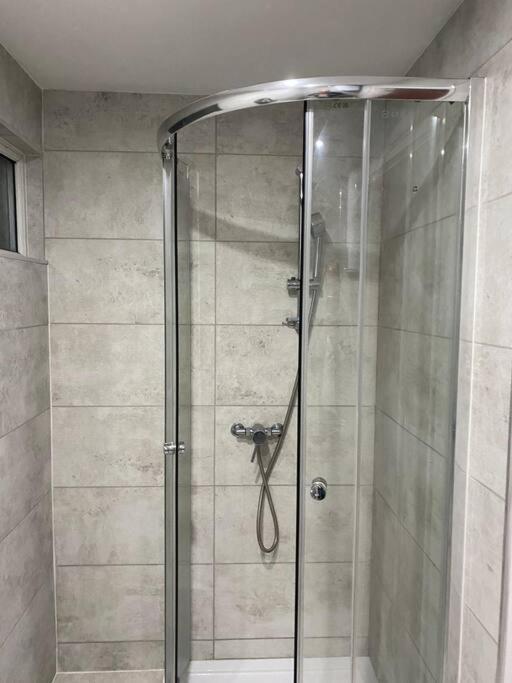 A Spacious Double Bed Studio Stoke-on-Trent Εξωτερικό φωτογραφία